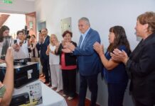 Gerardo Morales entregó computadoras y visitó el Hogar Escuela