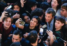 Massa, con estudiantes en el Nacional Buenos Aires: “La escuela pública es la que permite que un peón rural pueda soñar con que su hijo pueda ser ingeniero, abogado o presidente”