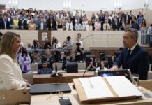 Pablo Javkin, tras asumir como intendente señaló «Gracias por haberme confiado de nuevo el honor de ser el intendente de la ciudad que tanto amo»