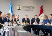 Llaryora se reunió con representantes del sector turístico
