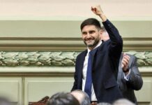 Maximiliano Pullaro asumió como Gobernador de Santa Fe y afirmó: «No vamos a ser un gobierno que se lleve puesto a nadie»