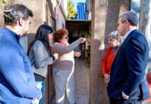 Javkin presidió entrega domiciliaria de 111 pulsadores del renovado sistema de alarmas comunitarias