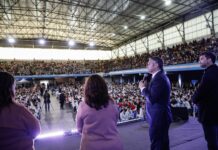 Achával acompañó a los alumnos del distrito en su promesa a la bandera
