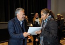 En San Martín, el Gobernador entregó escrituras y la regularización dominial a familias de la zona Este