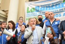 La Asociación Bancaria acordó un incremento salarial del 4,2% para agosto y acumula un 94,8% anual