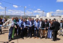 En Valle Fértil, Orrego entregó 74 viviendas y anunció la culminación de obras hídricas clave
