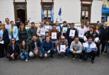 Pablo Grasso entregó 14 nuevas licencias de taxi y completó las 25 de esta primera etapa