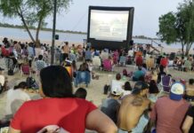 Vecinos y turistas disfrutaron del cine móvil en el Parador Municipal
