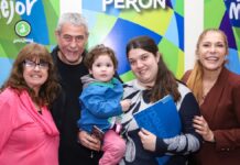 Jorge Ferraresi y Magdalena Sierra entregaron las llaves de 11 viviendas del Predio Isleta