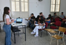 Estudiantes elaboran proyectos del programa Emprender con Valores