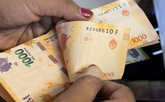 Los salarios se ubicaron por encima de la inflación y subieron 3,2% en agosto