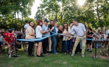 Se inauguró la renovación total de la plaza de González Moreno