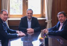 Weretilneck calificó “positiva” la primera reunión con Adorni y Santilli