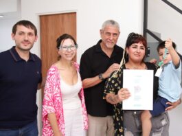 Ferraresi y Batakis entregaron viviendas en Villa Tranquila