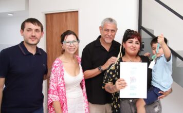 Ferraresi y Batakis entregaron viviendas en Villa Tranquila