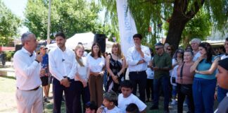 Javkin y Pullaro inauguraron la remodelación total del Parque de la Colectora en el barrio Las Flores Sur