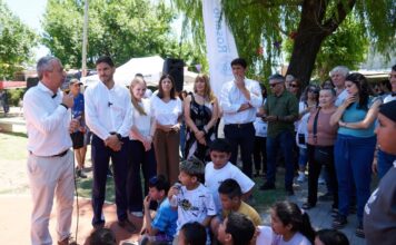 Javkin y Pullaro inauguraron la remodelación total del Parque de la Colectora en el barrio Las Flores Sur