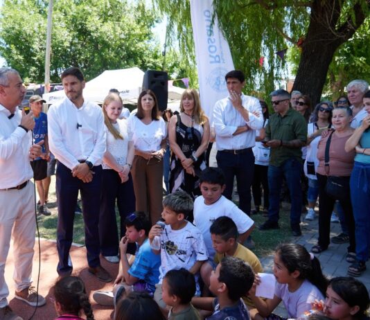 Javkin y Pullaro inauguraron la remodelación total del Parque de la Colectora en el barrio Las Flores Sur