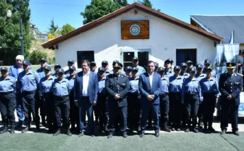 Weretilneck acompañó el egreso de agentes de la Policía en Bariloche