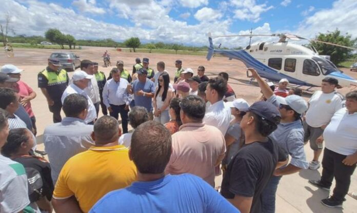 Jaldo supervisó las zonas inundadas y destacó la presencia del Estado