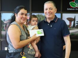 Fernando Gray entregó 113 tarjetas del Plan ‘Más Vida’ a familias del distrito