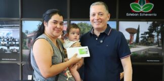 Fernando Gray entregó 113 tarjetas del Plan ‘Más Vida’ a familias del distrito