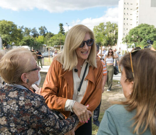 Con un festival cultural, la Municipalidad inauguró la plaza Borges