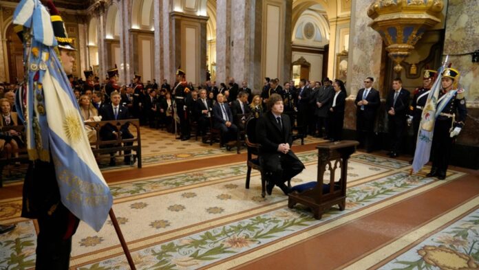 El Presidente Javier Milei encabezó el Tedeum por el 9 de Julio y rindió homenaje a San Martín en la Catedral Metropolitana